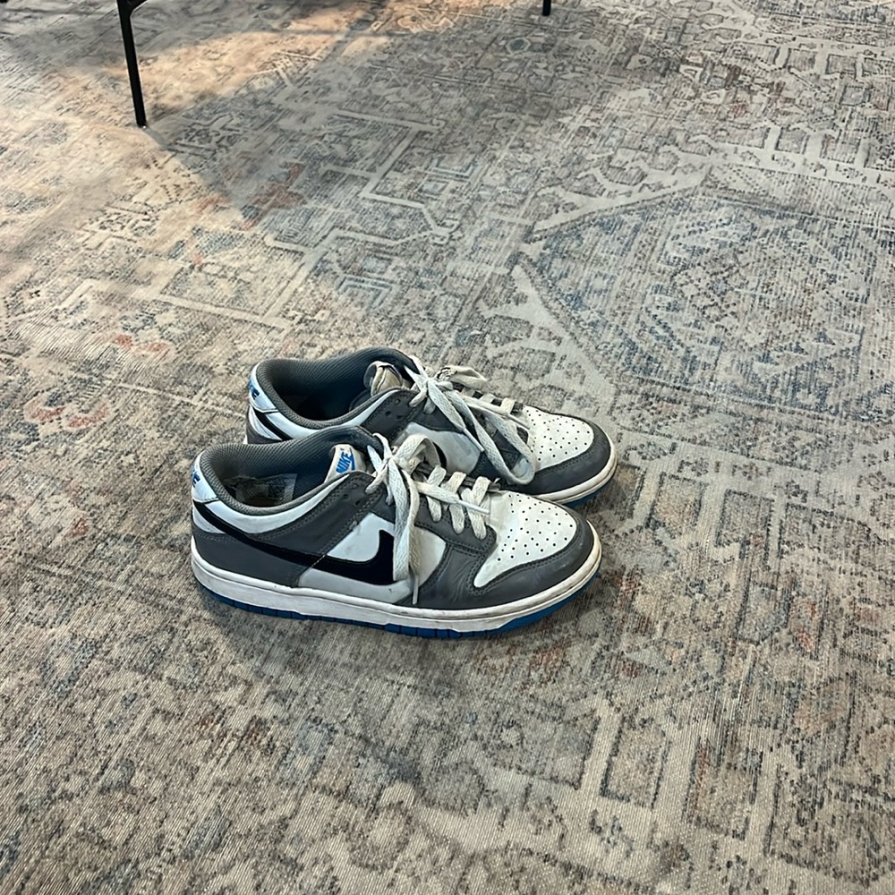 Nike dunks size 6 YTH